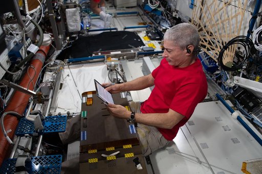 iss065e007478