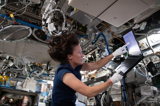 iss065e081296