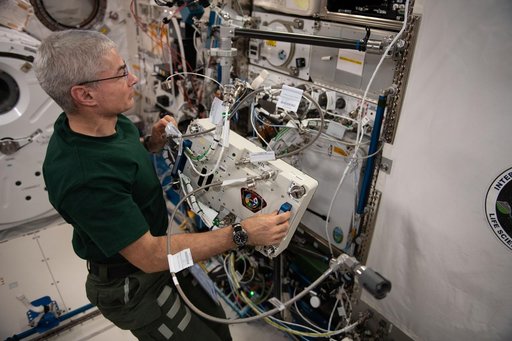 iss065e081498