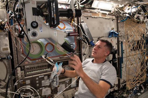 iss065e081518