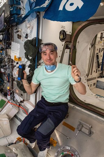 iss065e092395