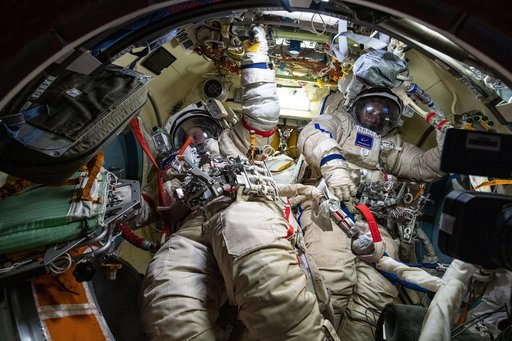 iss065e093418
