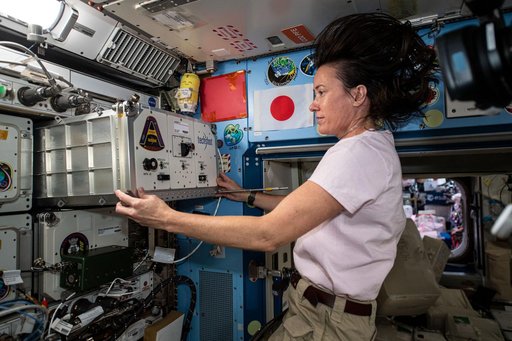 iss065e093498
