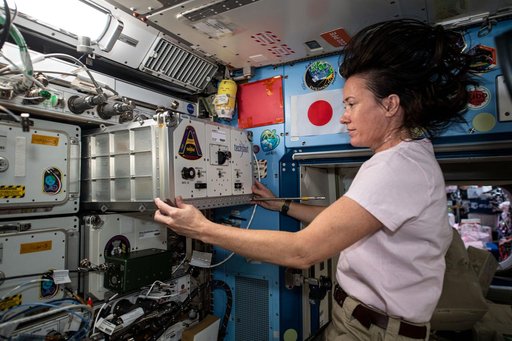 iss065e093499