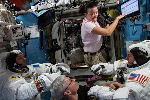 iss065e095839