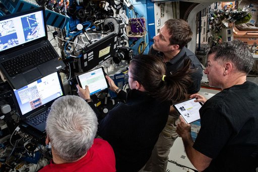 iss065e095921