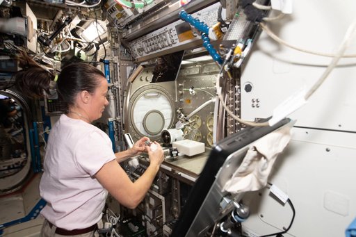 iss065e103879