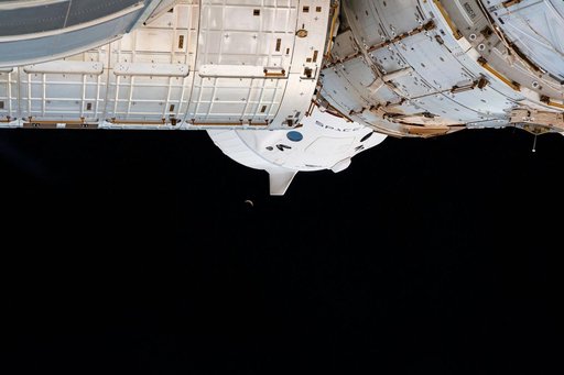 iss065e112847