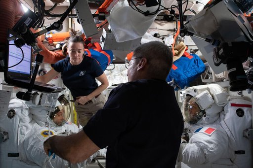 iss065e129916