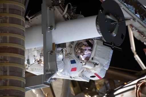 iss065e146883