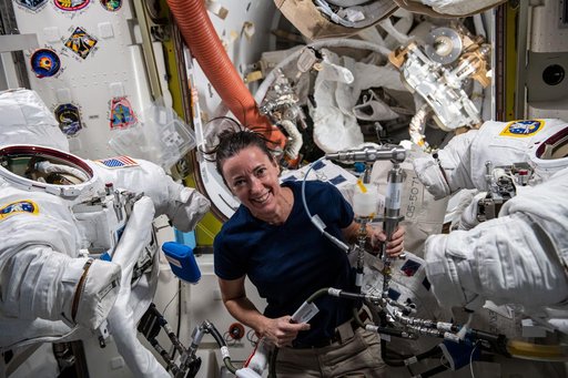 iss065e148842