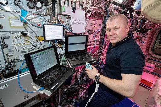iss065e148964