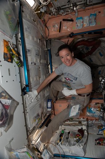 iss065e154975