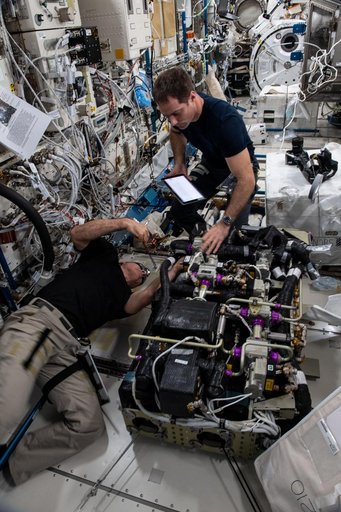 iss065e165809