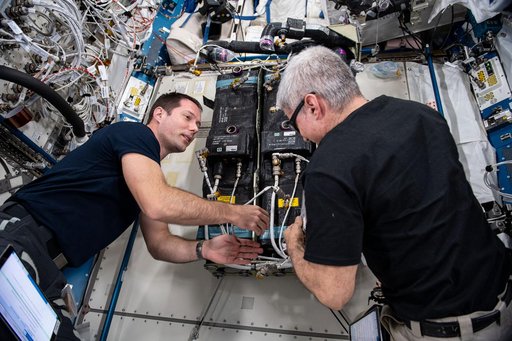 iss065e165871