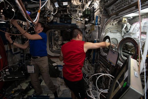 iss065e166006