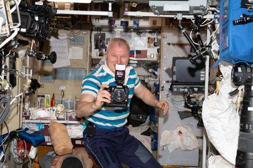 iss065e208553