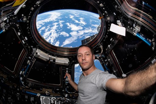 iss065e212106