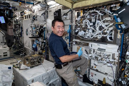 iss065e212128