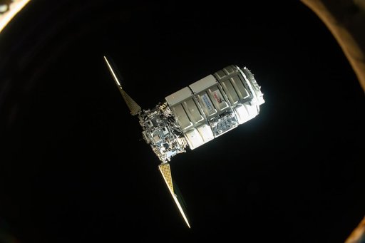 iss065e238852