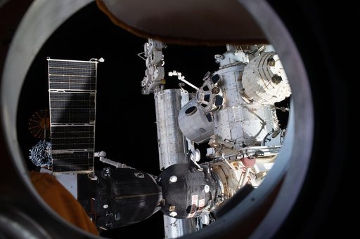 iss065e241365