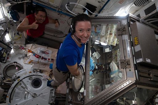 iss065e242460