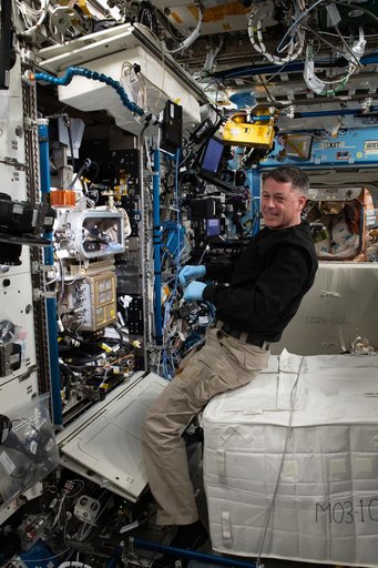 iss065e257487