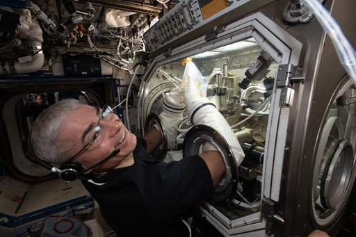 iss065e276849
