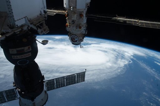iss065e281893