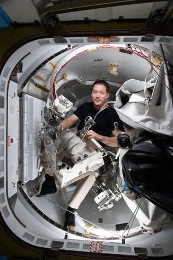 iss065e290307