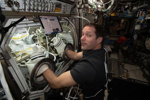 iss065e319336