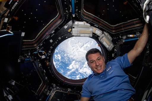 iss065e327438