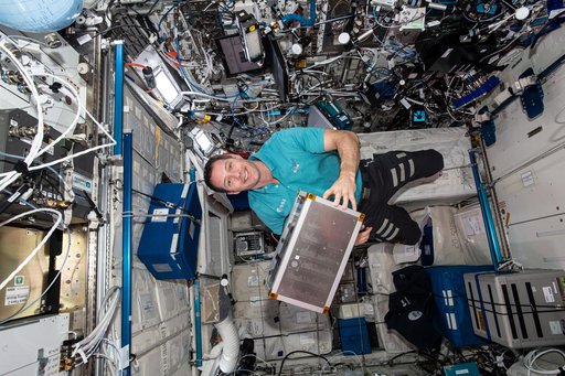 iss065e347821