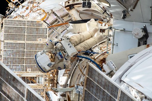 iss065e349034
