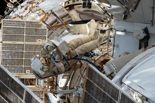 iss065e349044