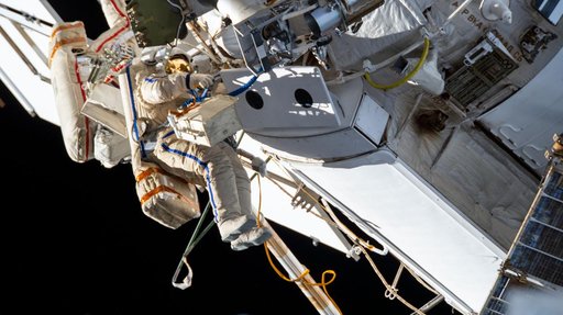 iss065e349282