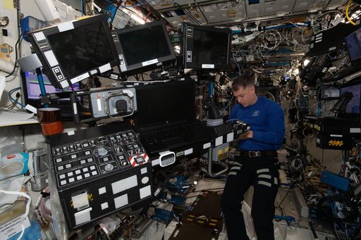 iss065e364787
