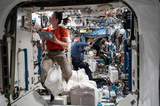 iss065e369025