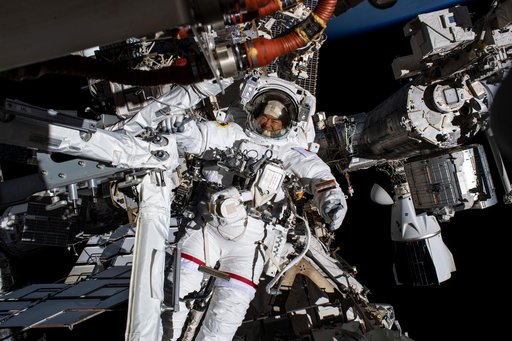 iss065e376077