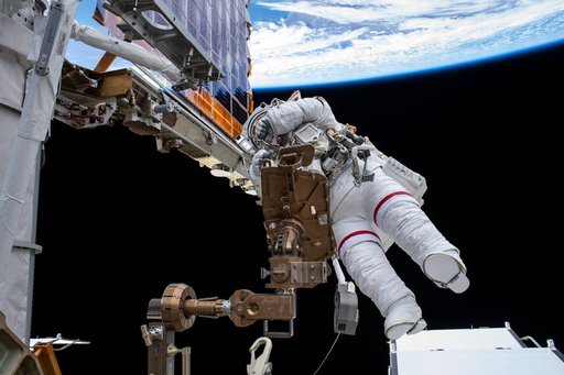 iss065e376087