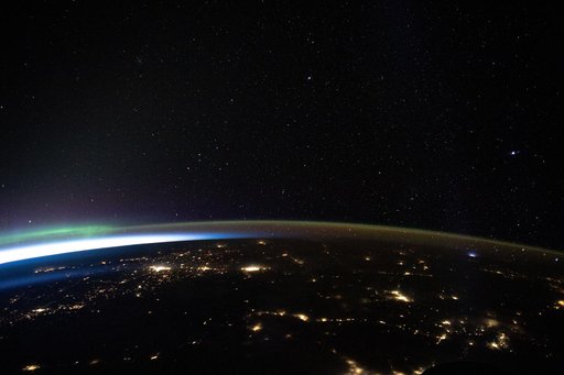 iss065e376897