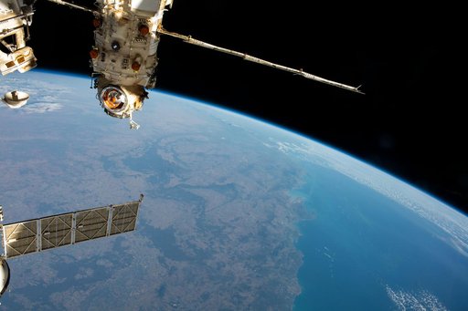 iss065e383042