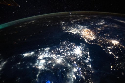 iss065e385457
