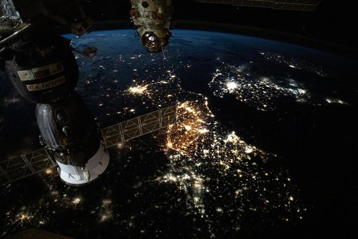 iss065e385473