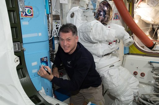 iss065e389550