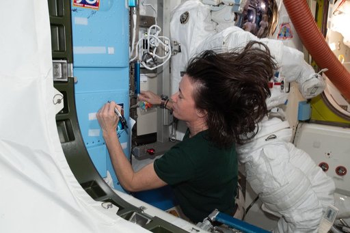 iss065e389558