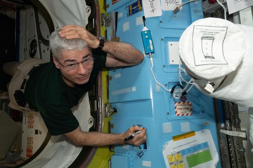 iss065e389561