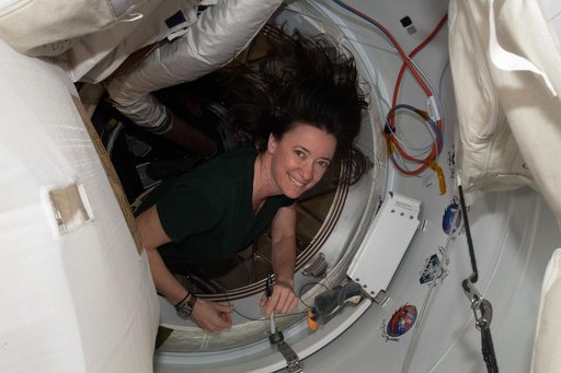 iss065e389596