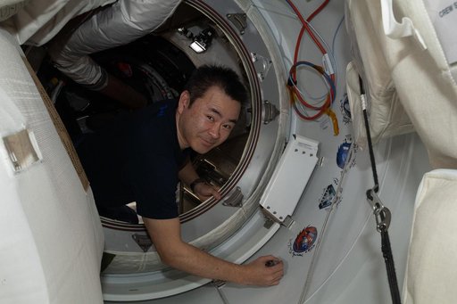 iss065e389608