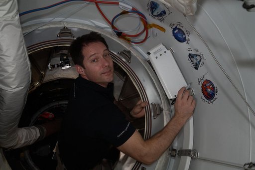 iss065e389613